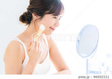 女性 ビューティー 美容 メイク スキンケア 女性 ビューティー 美容 メイク スキンケア 96092521