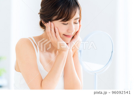 女性 ビューティー 美容 メイク スキンケア 女性 ビューティー 美容 メイク スキンケア 96092541