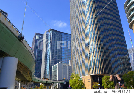 大阪 高層ビルが林立する中之島の風景 大阪 高層ビルが林立する中之島の風景 96093121