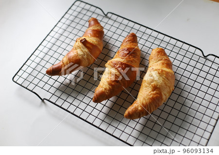 フォーム ランチ 食べ 96093134