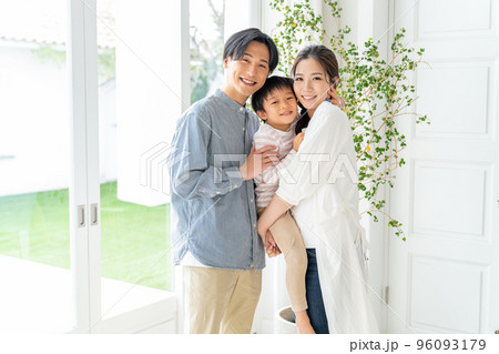 仲良し家族 96093179