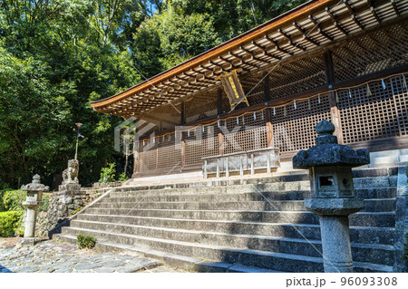 【京都府】自然に囲まれた宇治上神社の本殿 96093308