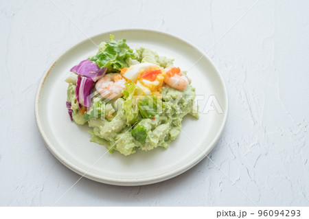 エビとアボカドのマカロニサラダ 96094293