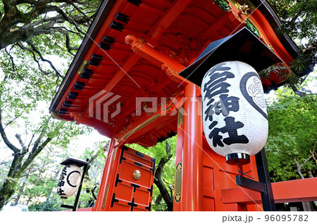 芝の愛宕神社（東京都）丹塗りの門 96095782