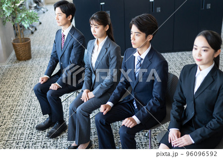 面接　就職活動　大学生 96096592