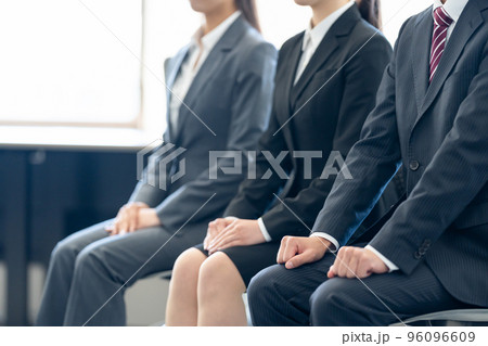 面接　就職活動　大学生 96096609