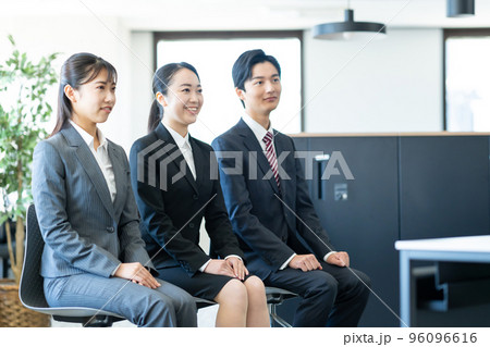 面接　就職活動　大学生 96096616