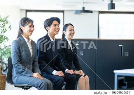 面接　就職活動　大学生 96096637