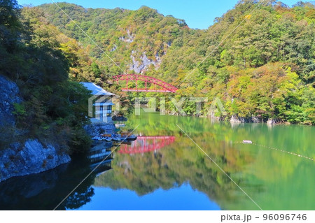 【広島県】帝釈峡神龍湖の遊覧船から見える景色 【広島県】帝釈峡神龍湖の遊覧船から見える景色 96096746