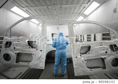 Standard auto repair shop is repairing and repainting the car after the accident. Standard auto repair shop is repairing and repainting the car after the accident. 96098142