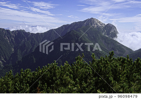 南アルプスの貴公子、甲斐駒ヶ岳。 96098479