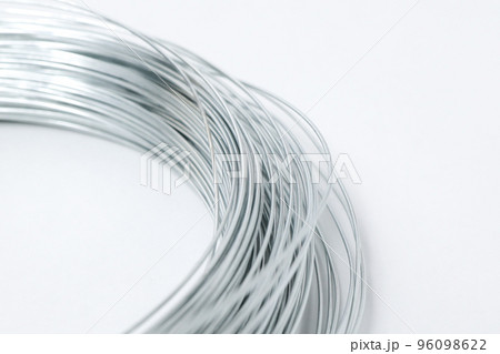 針金、ワイヤー、金属、鉄、アルミ、コイル状、作業、縛る、材料、DIY 96098622