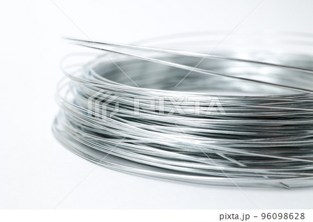 針金、ワイヤー、金属、鉄、アルミ、コイル状、作業、縛る、材料、DIY 96098628