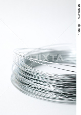 針金、ワイヤー、金属、鉄、アルミ、コイル状、作業、縛る、材料、DIY 96098630