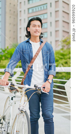 asian man commuting 96099920