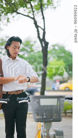man rent a bike commute 96099922