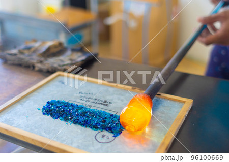 吹きガラスの制作風景 吹きガラスの制作風景 96100669