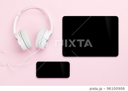 Headphones, tablet and smartphone Headphones, tablet and smartphone 96100906