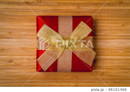 Top view of beautiful gift box on wood background 96101466