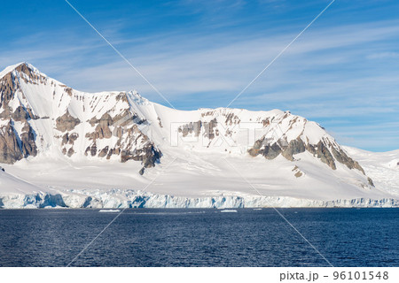 Antarctic landscape with iceberg at sea 96101548