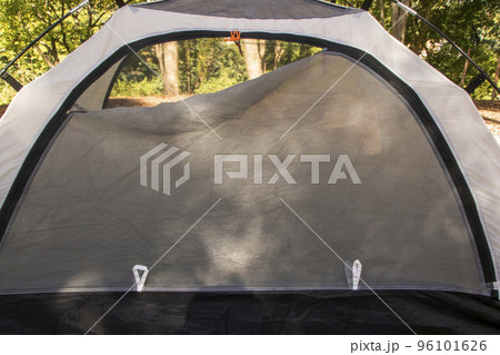 ドーム式テントのインナーテント、フルメッシュにできる開口 ドーム式テントのインナーテント、フルメッシュにできる開口 96101626