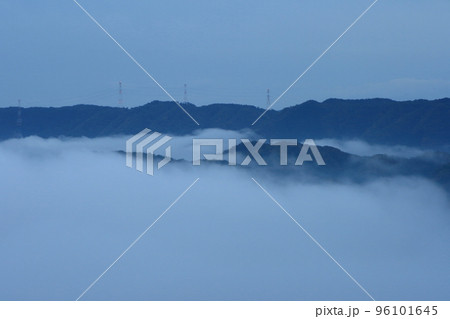 幻想的な兵庫県佐用町の雲海 96101645
