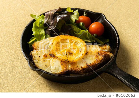 白身魚のムニエル white fish grilled with butter 白身魚のムニエル white fish grilled with butter 96102062
