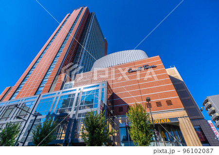 日本の東京都市景観 三軒茶屋駅前のキャロットタワーなどを望む 96102087