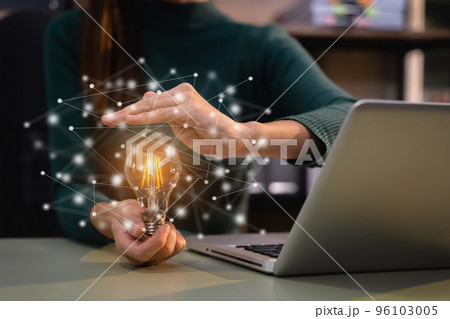 Business woman holding light bulbs, ideas of new ideas. 96103005