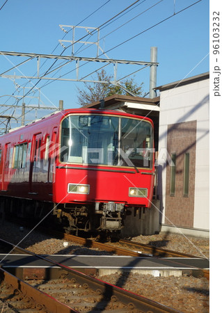 西尾市 名鉄西尾線 米津駅 発車する列車 西尾市 名鉄西尾線 米津駅 発車する列車 96103232
