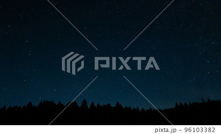 北の方角の星空 96103382