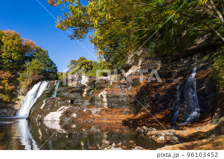 秋の竜門の滝 96103452