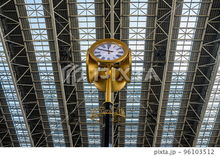 【大阪】大阪ステーションシティ 時空の広場の金時計 【大阪】大阪ステーションシティ 時空の広場の金時計 96103512