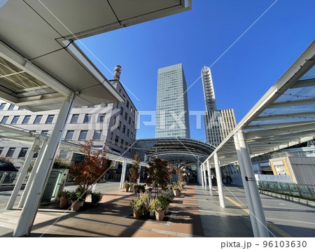 さいたま新都心駅東西自由通路　東口側 96103630