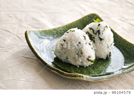 わかめご飯おにぎり雑穀米 96104579