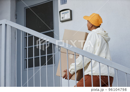 Delivering Package to Door 96104798