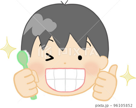 きれいな歯で笑う男の子 96105852