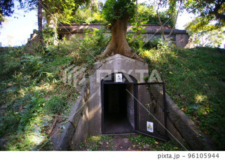 走水低砲台跡（地下式弾薬庫） 96105944