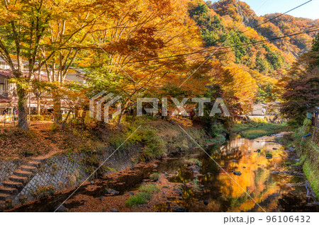茨城県大子町 紅葉の袋田の滝 茨城県大子町 紅葉の袋田の滝 96106432