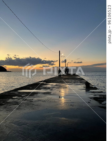 Haraoka Sanbashi (Haraoka Pier). This scenic beach is a famous spot for viewing Mt. Fuji. Come on a clear day to get a perfect view of the dormant volcano! Haraoka Sanbashi (Haraoka Pier). This scenic beach is a famous spot for viewing Mt. Fuji. Come on a clear day to get a perfect view of the dormant volcano! 96106523