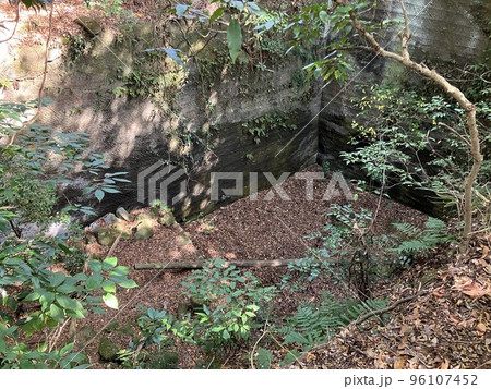 Nokogiri Yama is like natural museum famous for the unique shaped rocks or beautiful places. The ropeway was installed here with the investment cost of about 200million Yen (say US$ 1.85million). 96107452