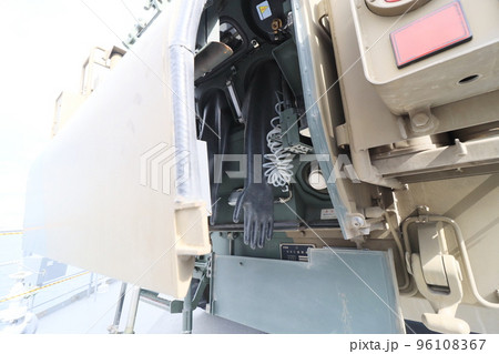 NBC偵察車の後部ハッチ　サンプル採取　陸上自衛隊 96108367