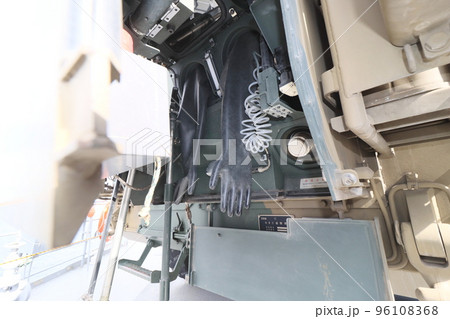 NBC偵察車の後部ハッチ　サンプル採取　陸上自衛隊 96108368