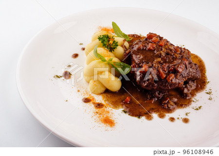 Beef medallion steak with mashed potato 96108946