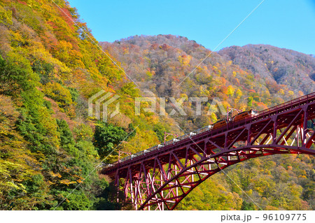 秋　黒部峡谷鉄道　新山彦橋 96109775