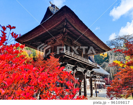 大町市・霊松寺（秋） 96109817