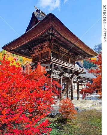 大町市・霊松寺（秋） 96109820