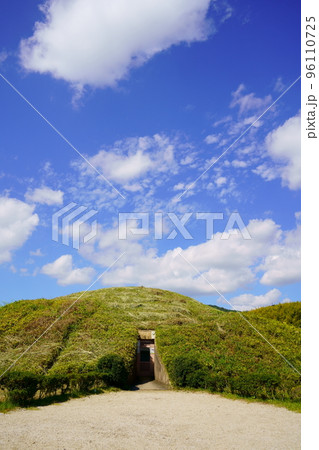 藤ノ木古墳(奈良県斑鳩町) 藤ノ木古墳(奈良県斑鳩町) 96110725