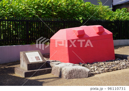 斑鳩文化財センターに展示されている藤ノ木古墳の家形石棺のレプリカ（奈良県斑鳩町） 96110731