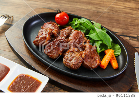 カットステーキ ビーフステーキ サイコロステーキ 国産和牛 ステーキ カットステーキ ビーフステーキ サイコロステーキ 国産和牛 ステーキ 96111538